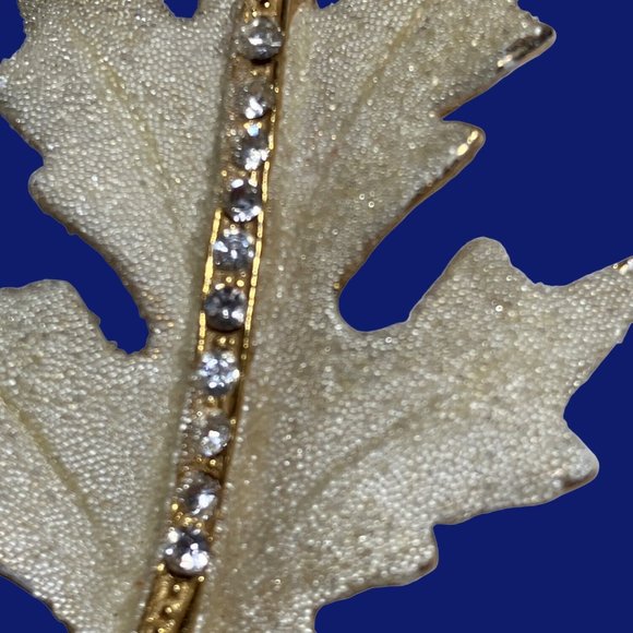 Women's Oak Leaf Pin Brooch with Rhinestones - Picture 10 of 10